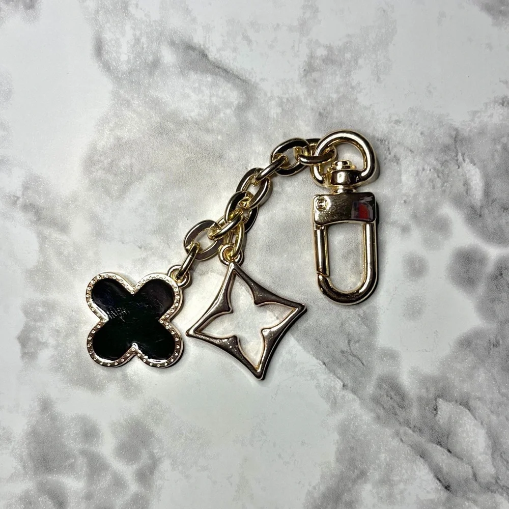 LOUIS VUITTON PadLock & Key #305 with Unbranded Gold & Black Clover Key Chain